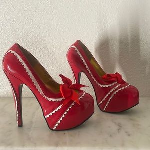 Red & white cute unique bordello platform